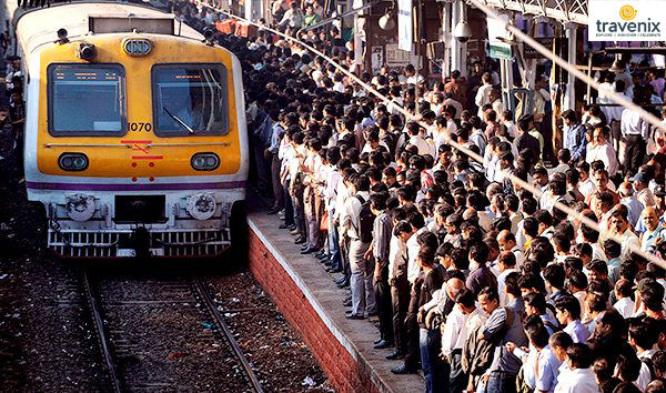 mumbai_local_train_street 