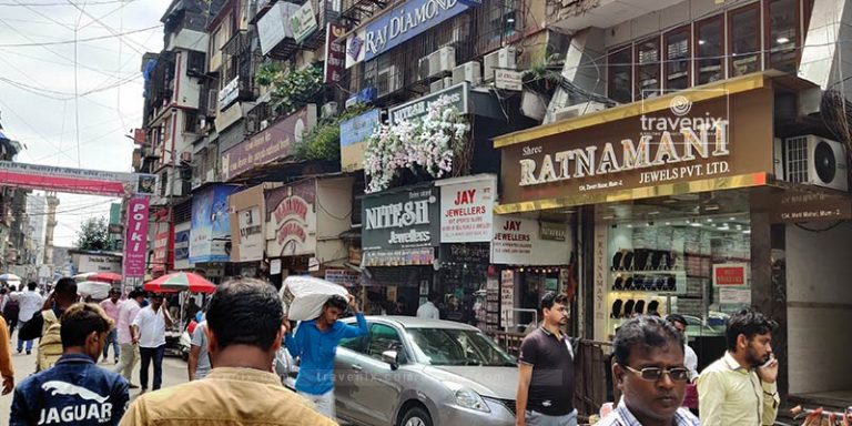 14 Famous Bargain Street Shopping Places In Mumbai