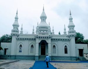 13 Popular Mosques Located in Hyderabad - Religious Places Near Me